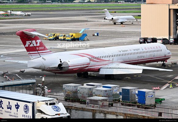 遠東航空MD-82