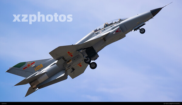 JL-10大角度爬升