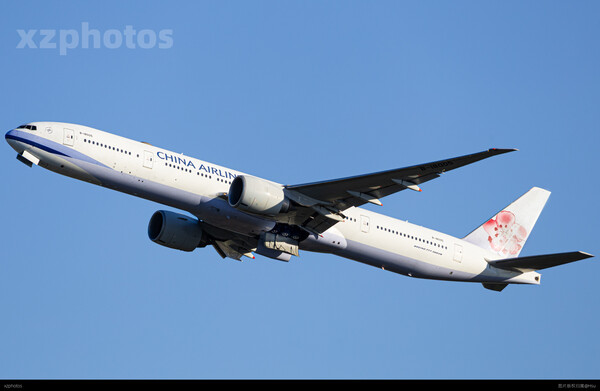 B-18005起飛