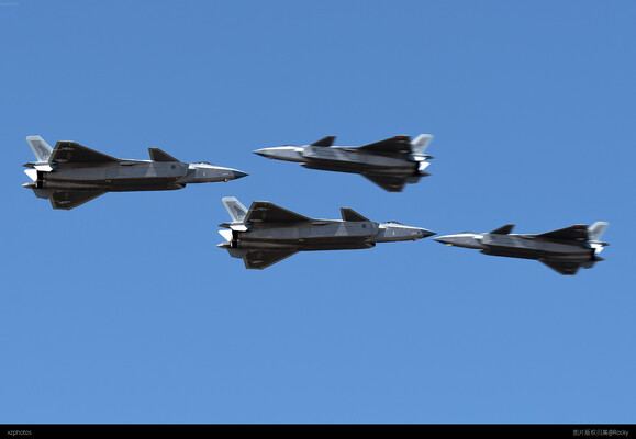 J20