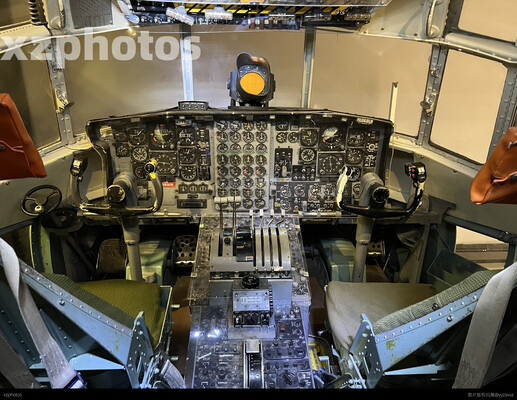 C130 驾驶舱