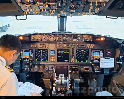 B-KJA Cockpit