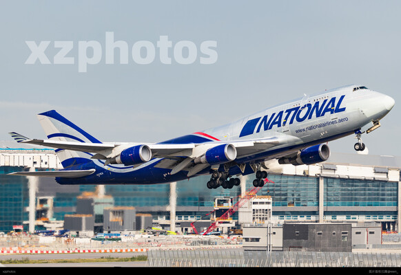 清晨的747