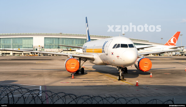 HL8385因引擎故障备降广州并停场