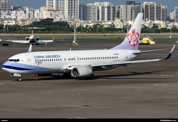 中華航空B-18652