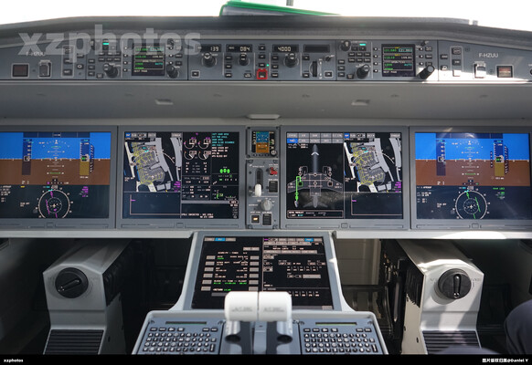 A220驾驶舱