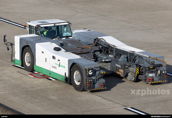 EGAS aircraft tractor