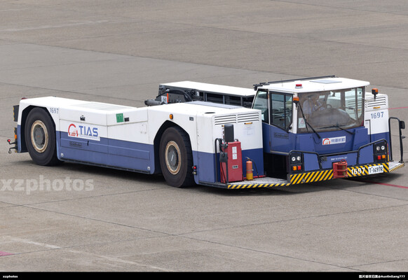 TIAS aircraft tractor