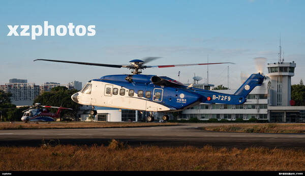 黄金光直升机降落