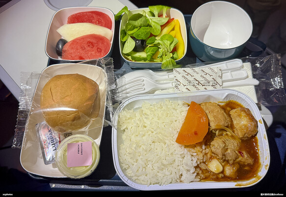CA452 DXB-CKG 经济舱餐食