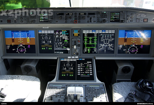 A220驾驶舱