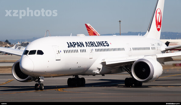 日航789在旧金山国际机场滑行