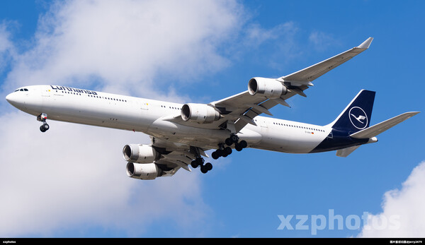 汉莎航空空客340-600清晨落地浦东国际机场