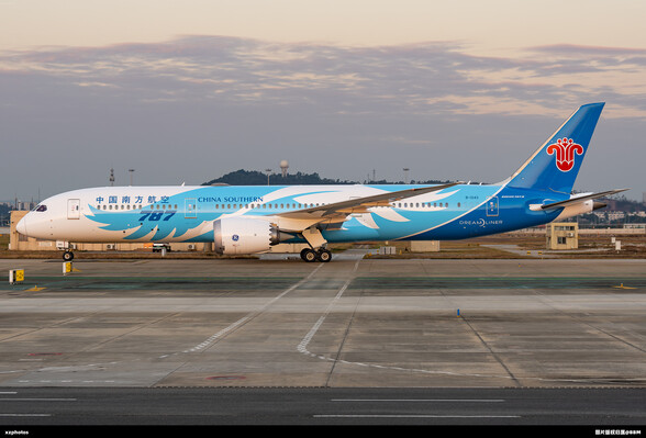 B-1243擦尾修复试飞落地