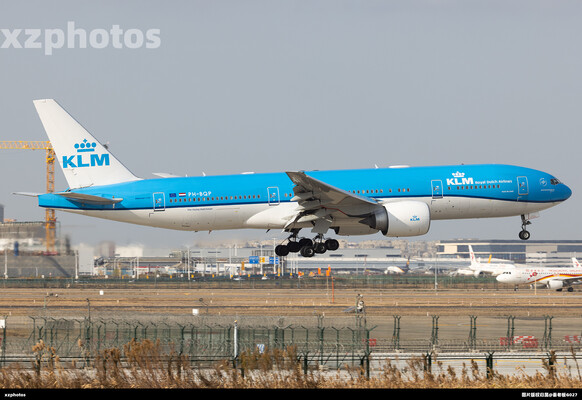 KLM772