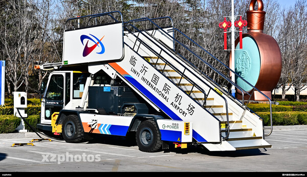 临沂启阳机场舷梯车