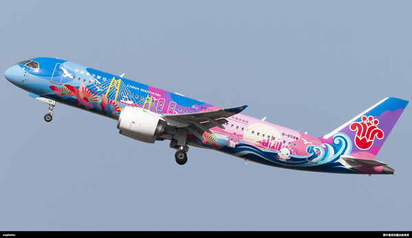 南航C919首航南京