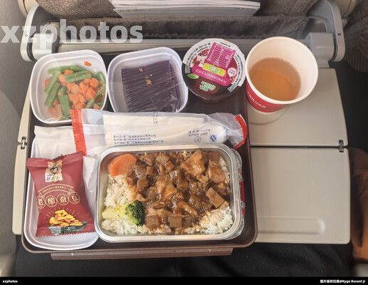 MU5117 上海虹桥—北京首都 经济舱晚餐