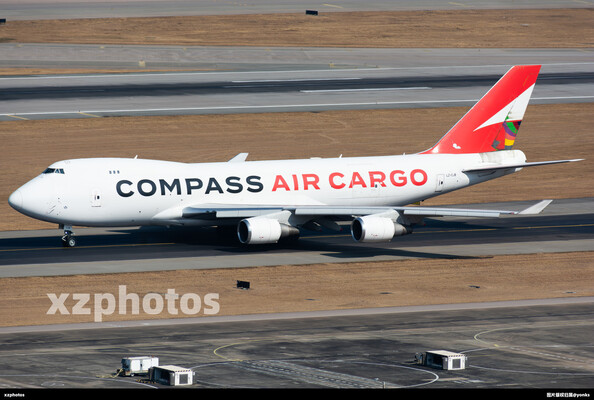 一架波音747因发动机故障紧急返航香港机场