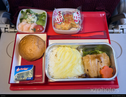 2026.1.19HU792NRT-HAK经济舱航食鱼肉饭