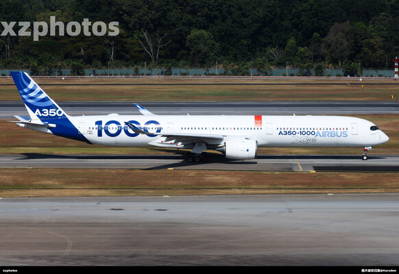 35k原型机在新加坡樟宜机场绕场训练