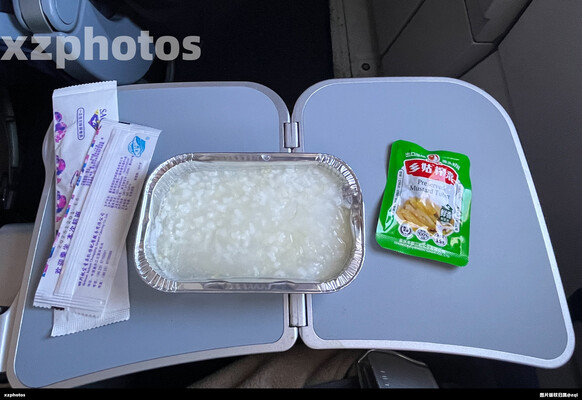 3U8745重庆江北广州白云的热早餐