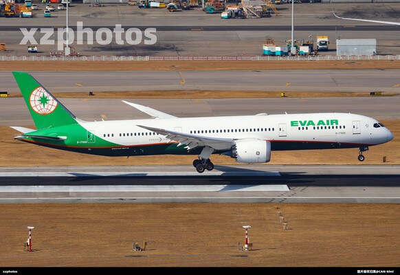 长荣航空787-9落地HKG