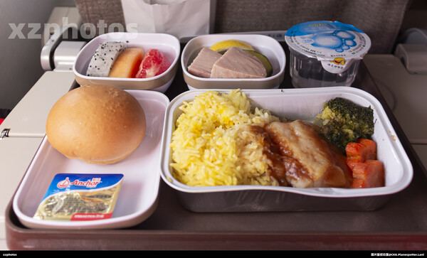 MU5117上海虹桥-北京首都经济舱海鲜餐