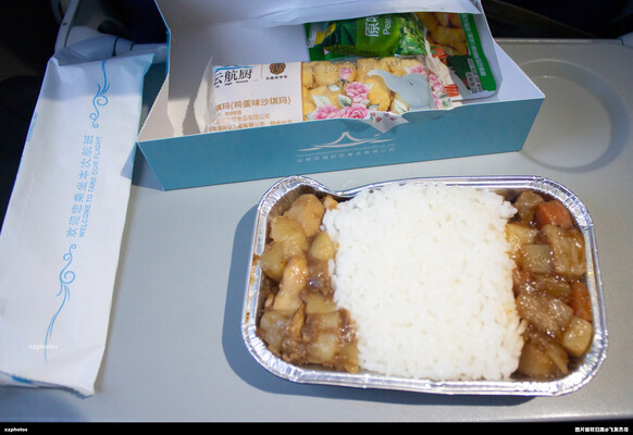 ZH8962 西双版纳-深圳经济舱航餐