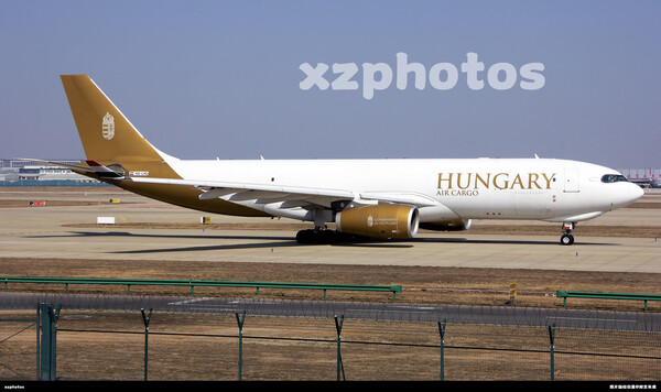 匈牙利332滑行出港