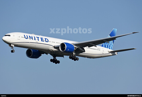 首都曾经的美联航77w