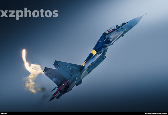 马来西亚空军SU-30MKM发射干扰弹