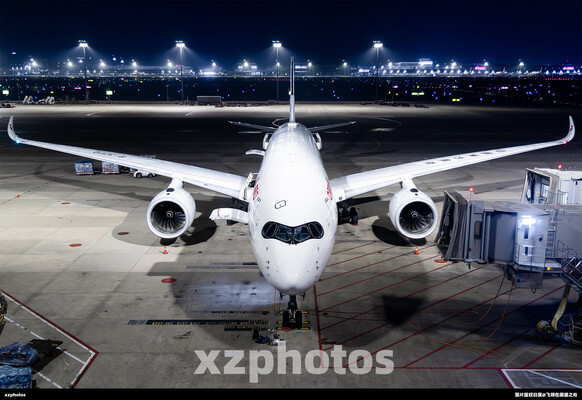 夜晚的飞机更有质感
