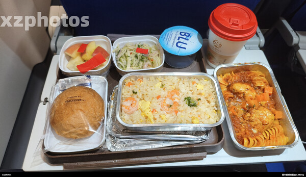 MU566新加坡到上海浦东经济舱餐食