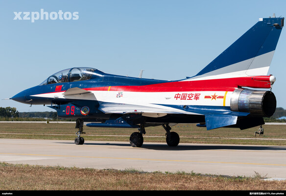 81飞行表演队滑行