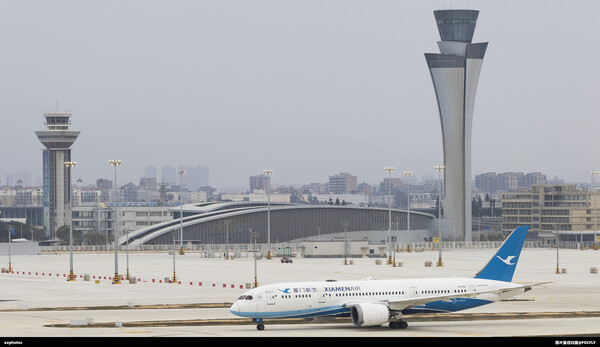 福州机场二期扩建工程新跑道今日试飞
