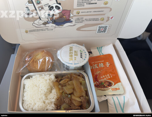 CA1902乌鲁木齐至北京首都经济舱餐食