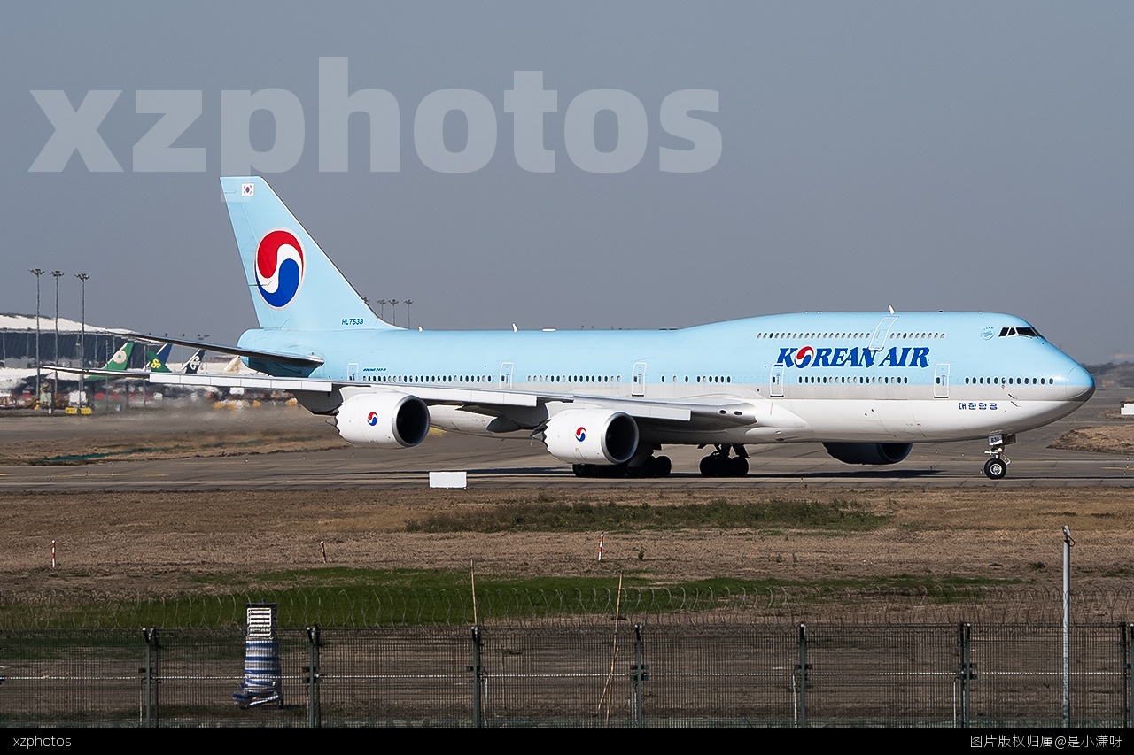 大韩航空747-8在浦东滑行