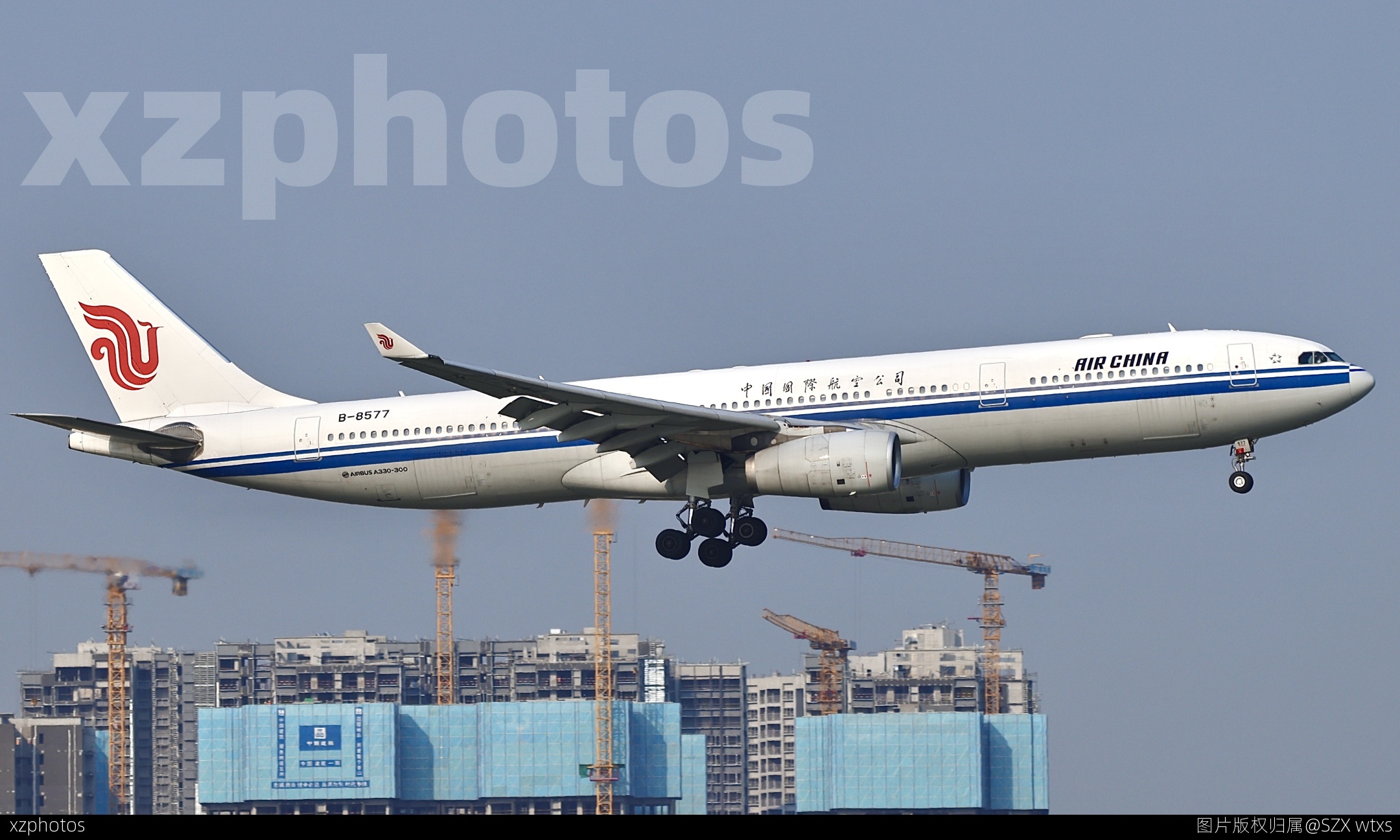 中国国际航空A330-300换雷达罩
