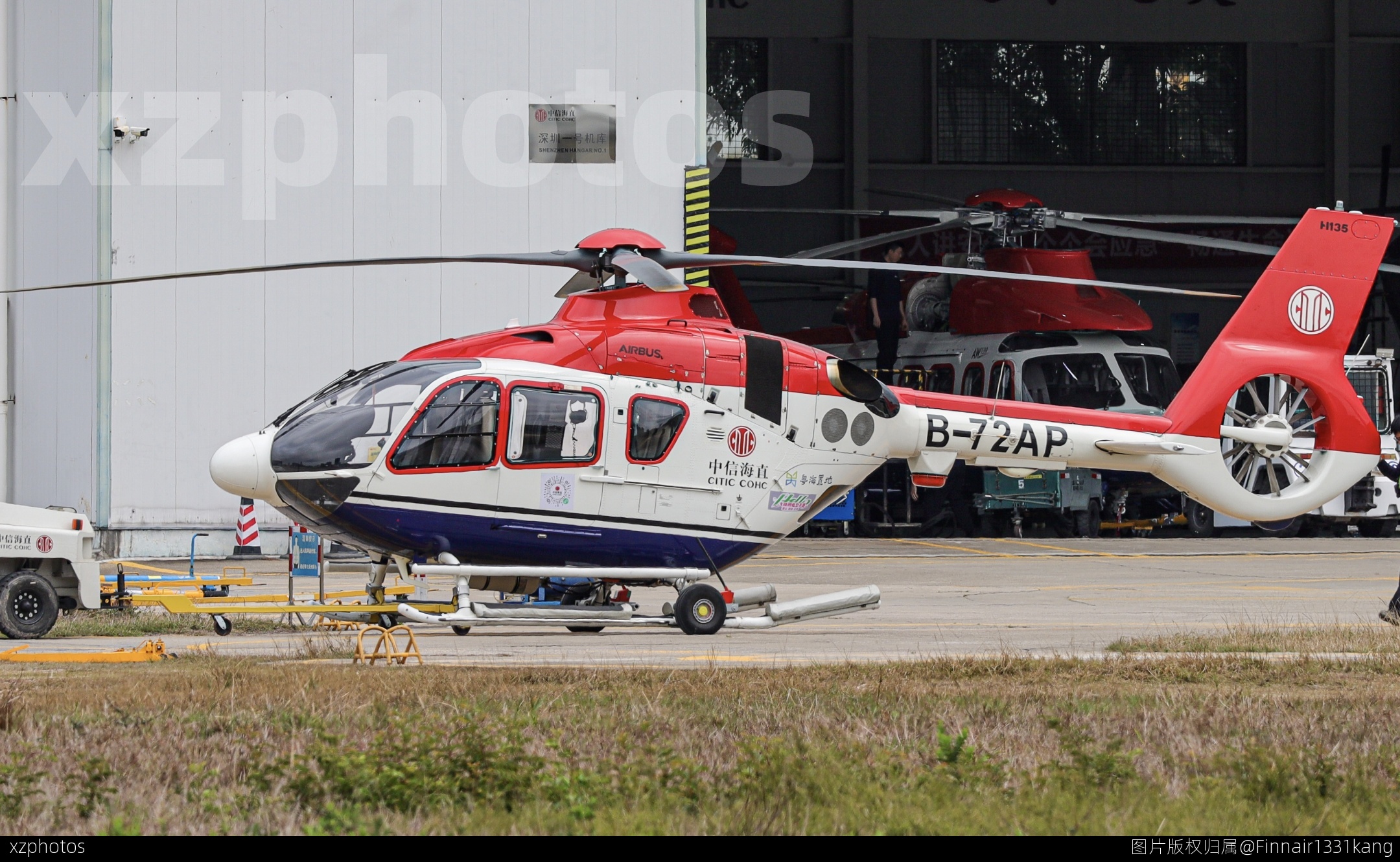 H135在滑行
