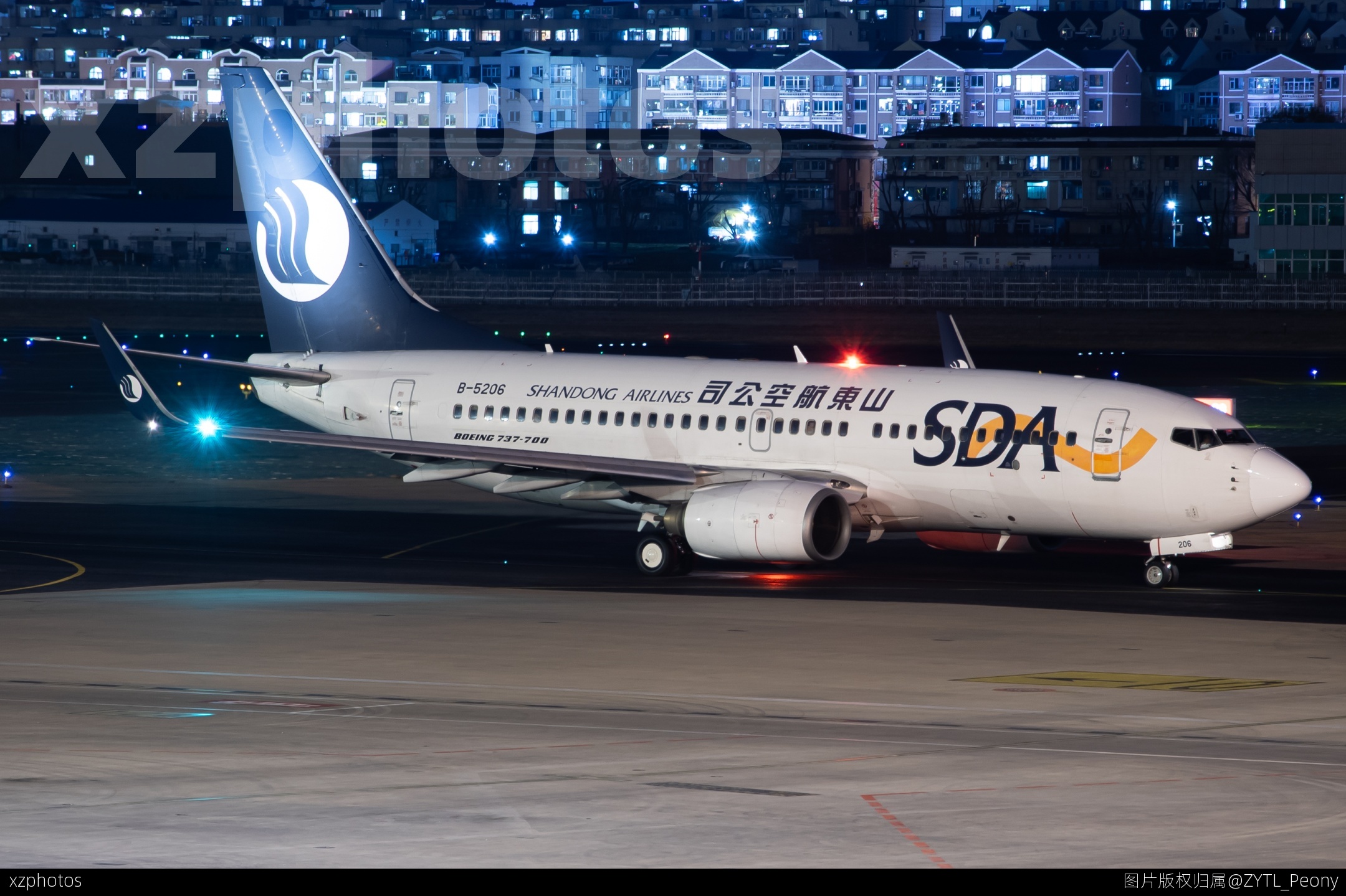 山航B737-700