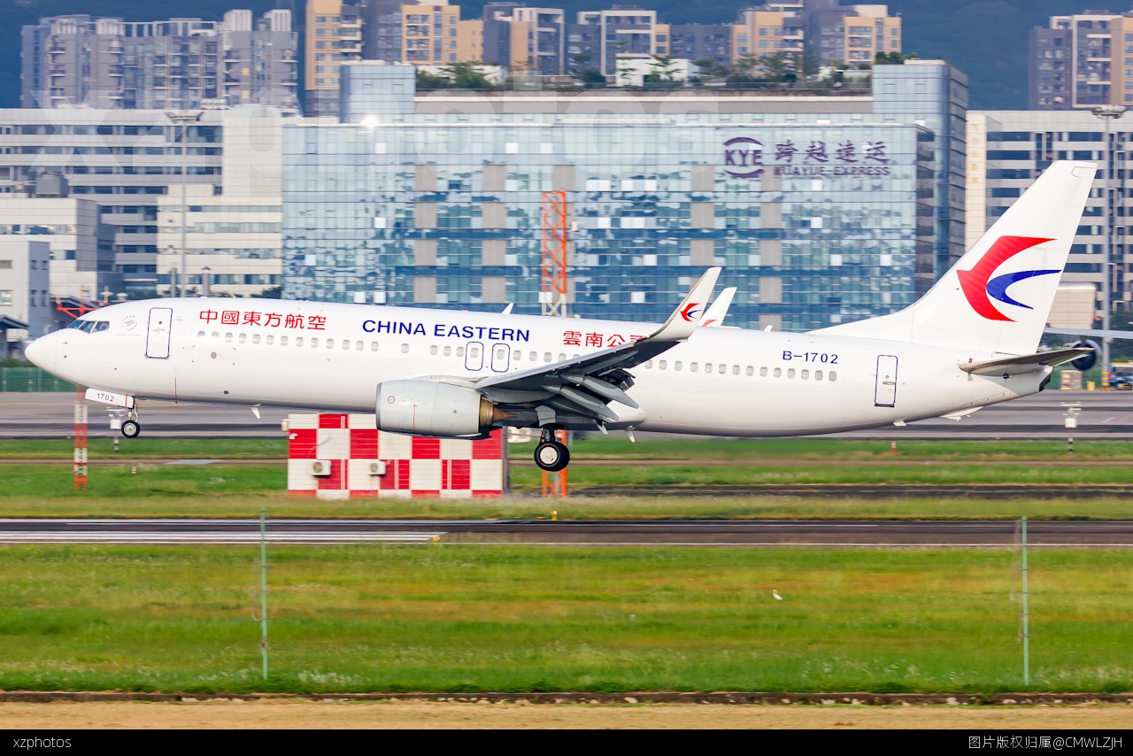 东航738