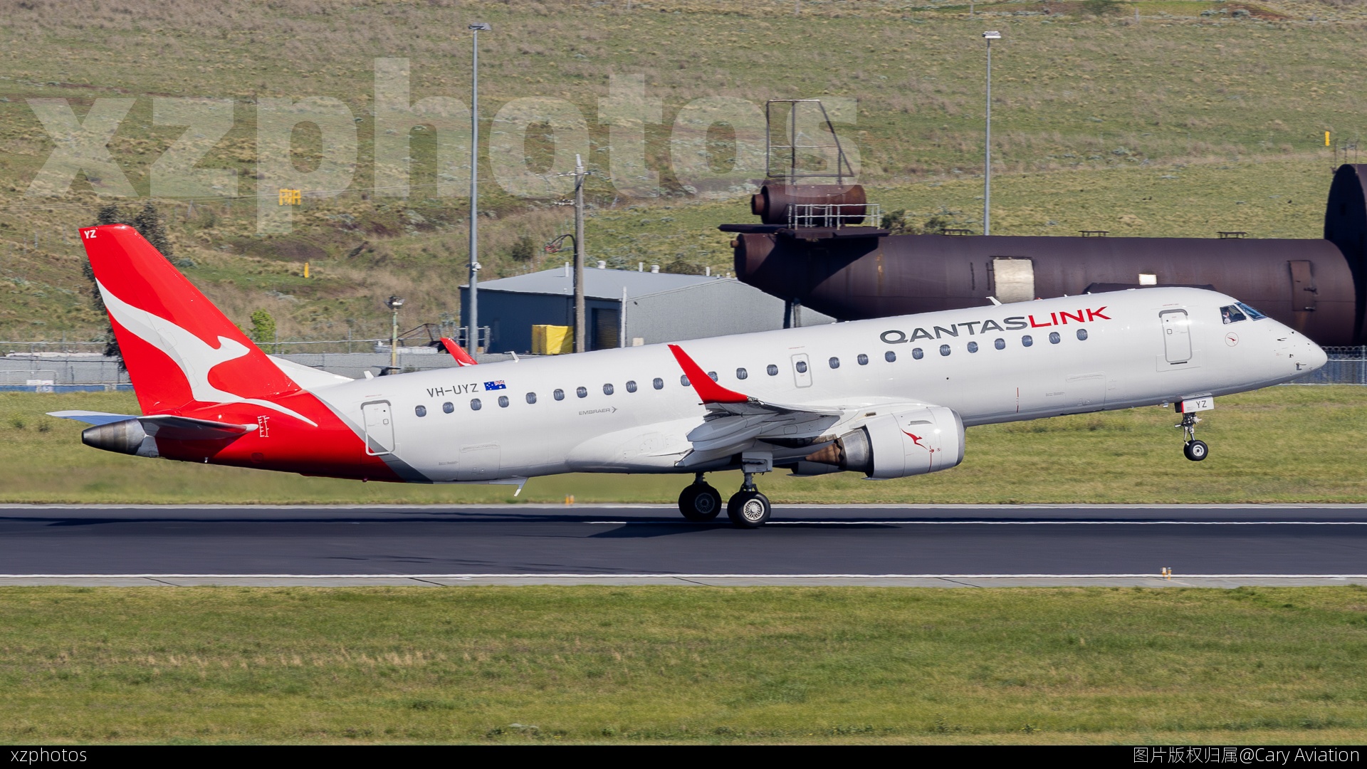 VH-UYZ