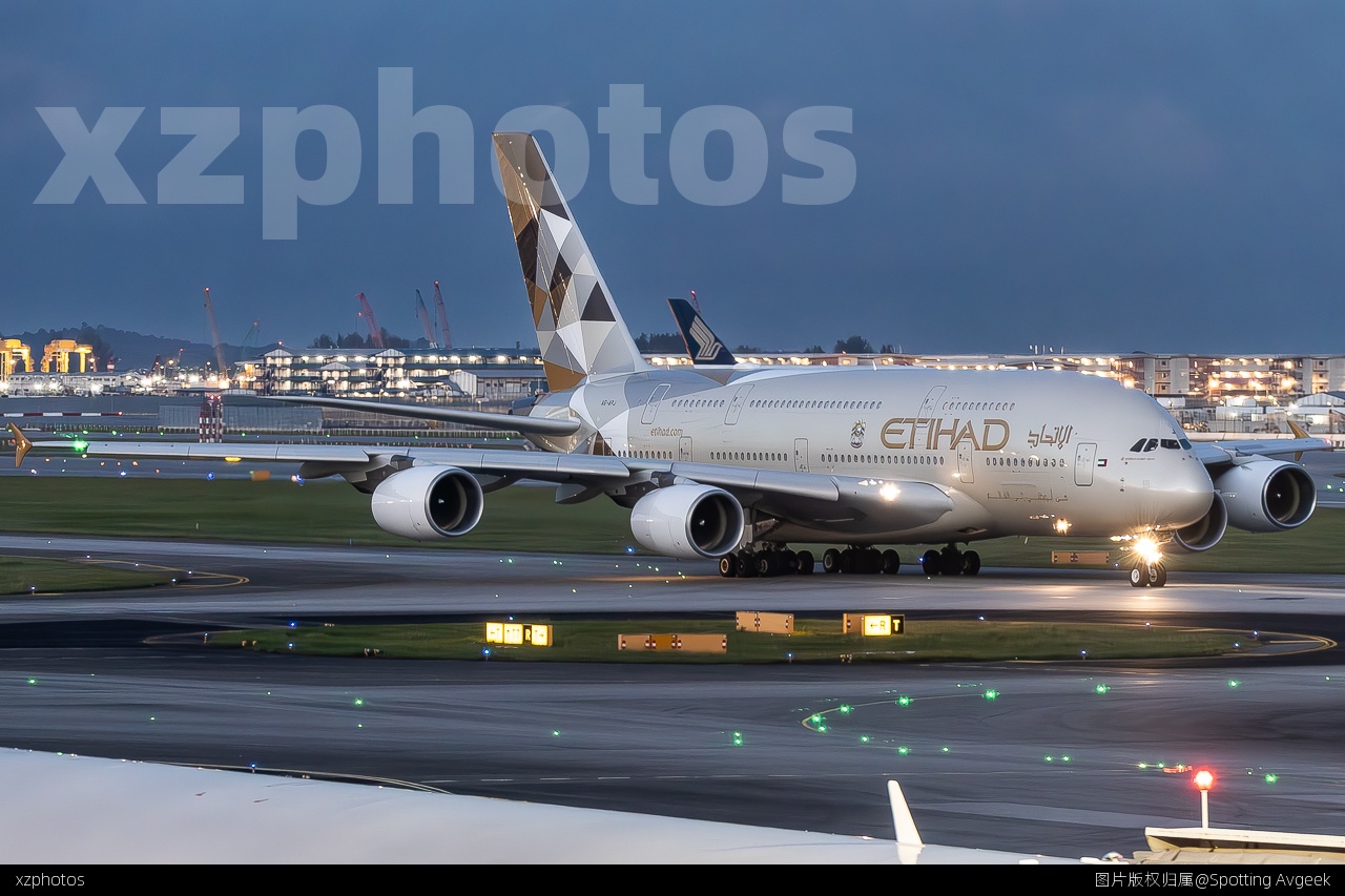 阿提哈德A380滑行