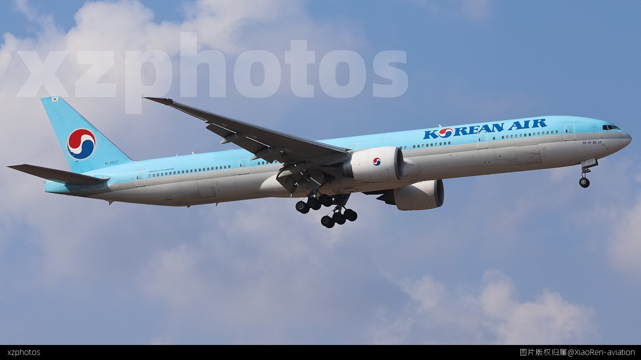 大韩航空b777-300er降落青岛胶东机场
