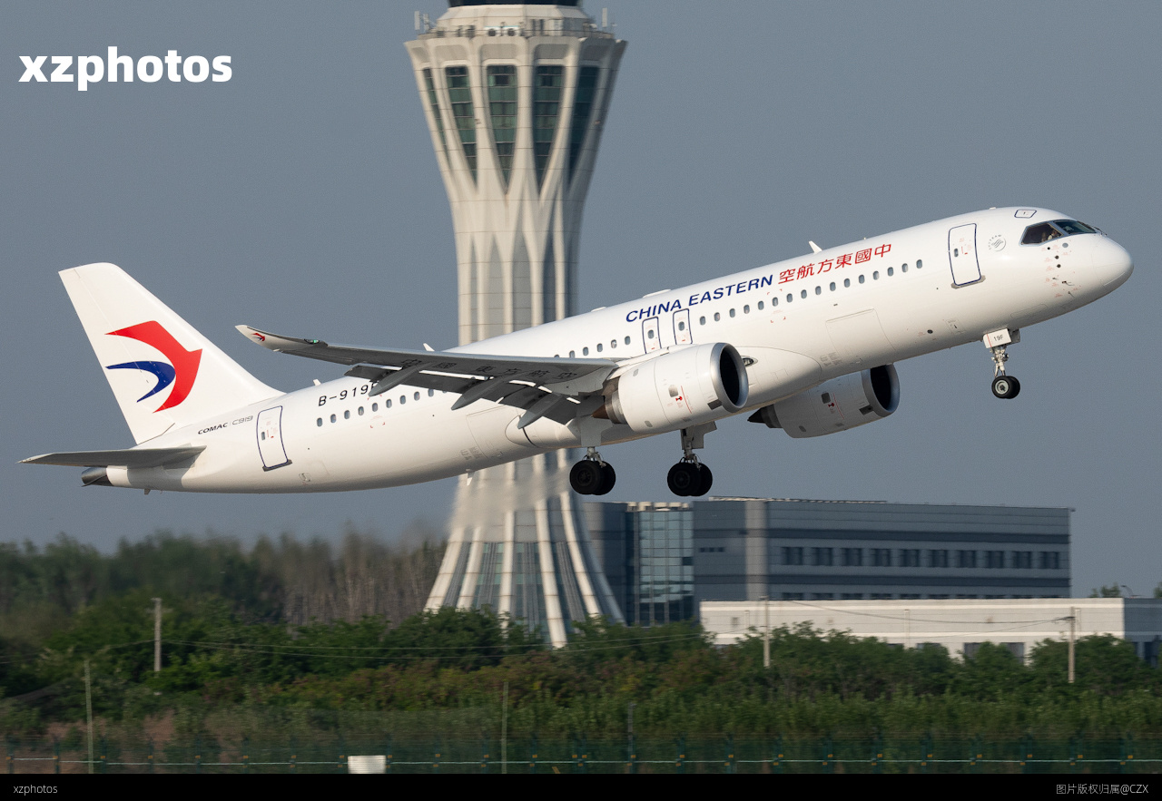 B-919F 穿越大兴机场塔台
