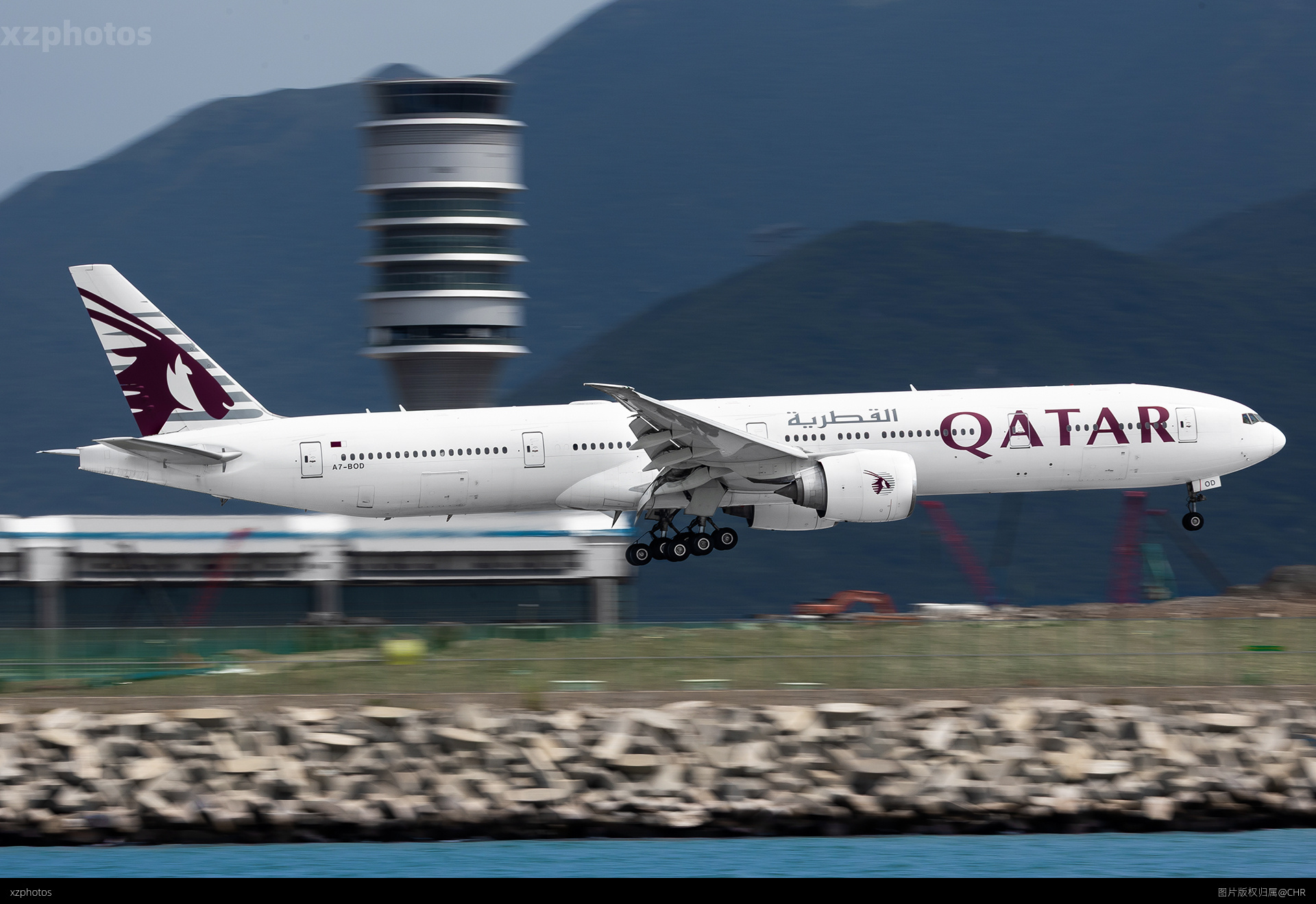 QR818 DOH-HKG