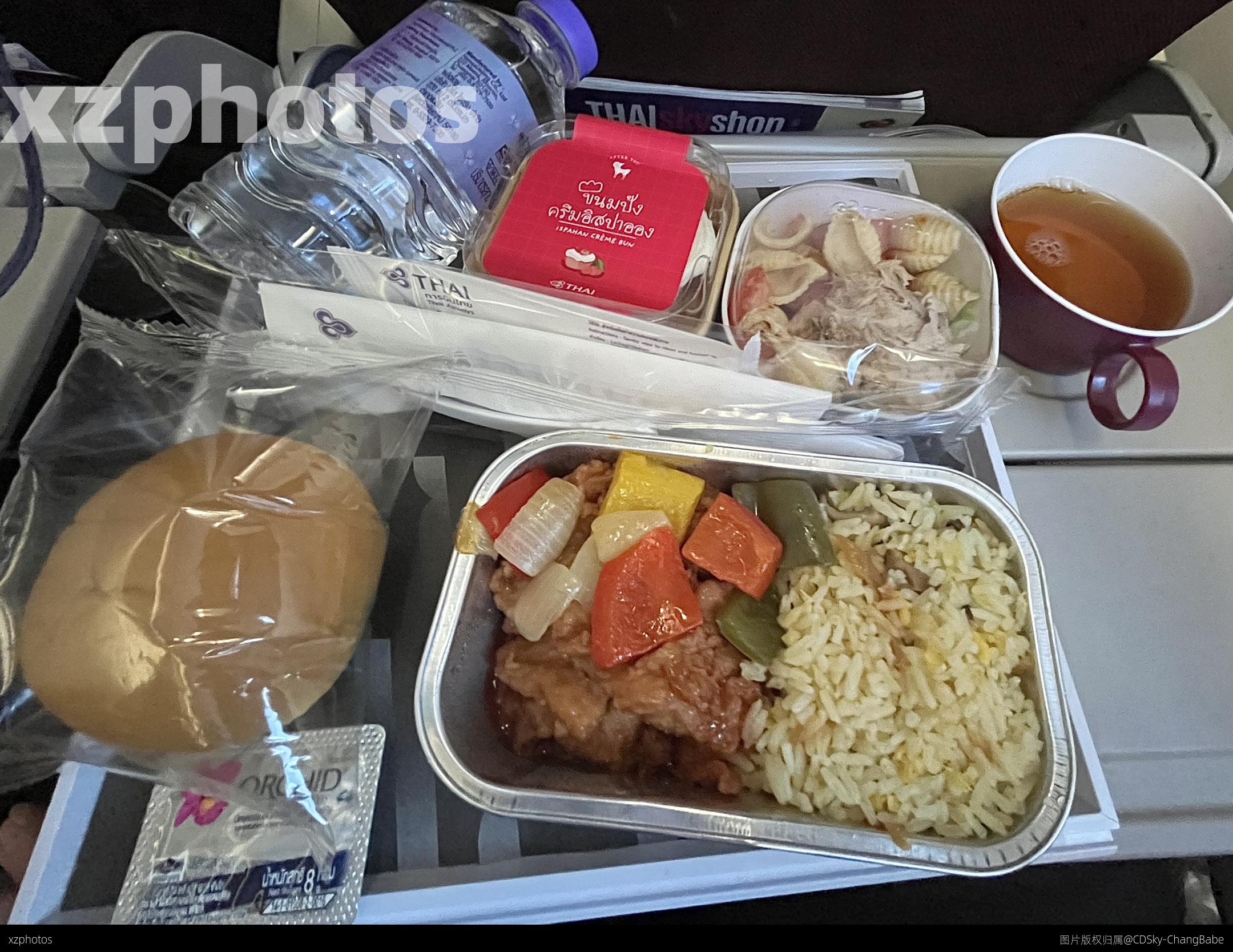 泰航酸辣鸡块套饭+乌龙茶