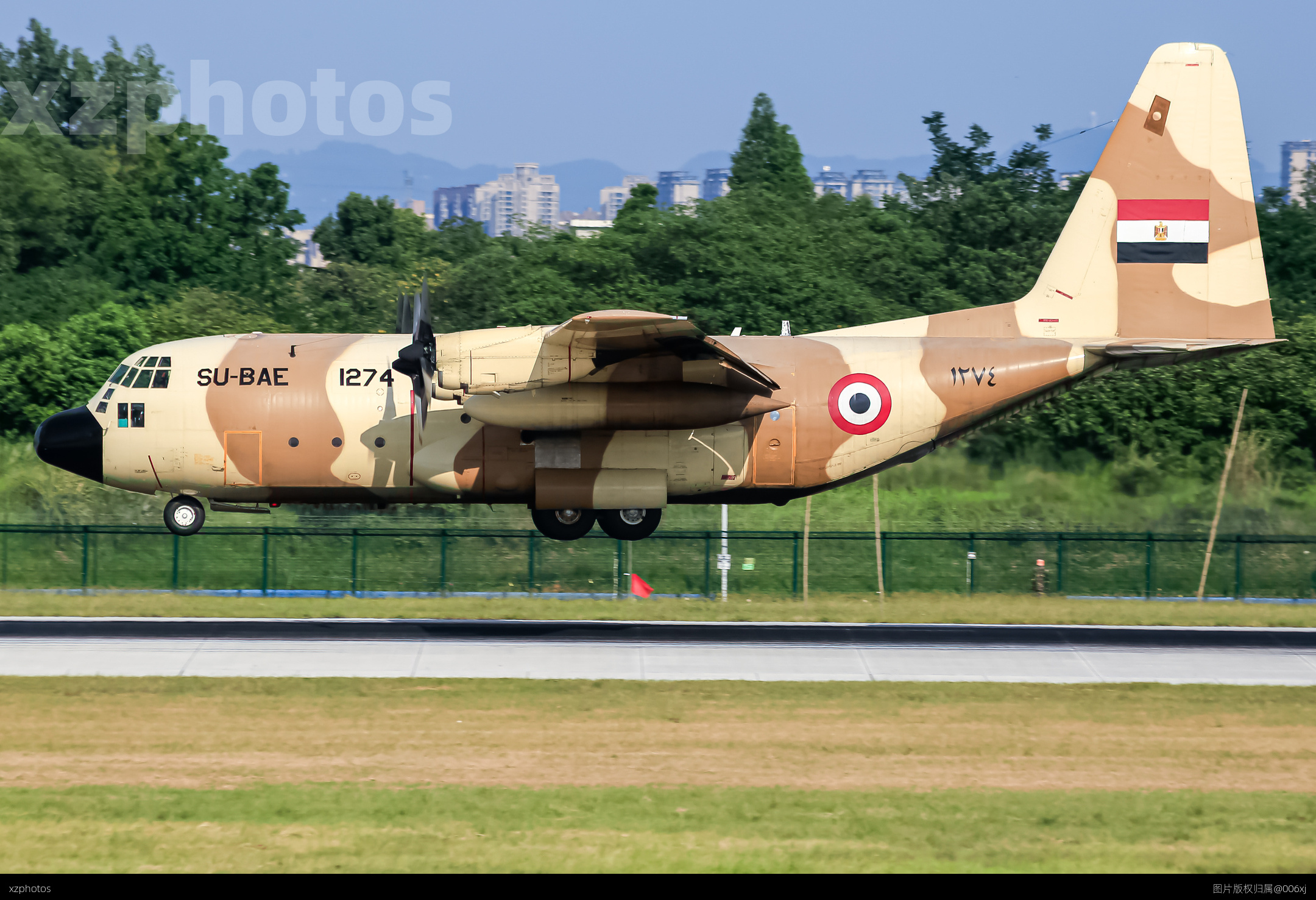 c130拜访成都