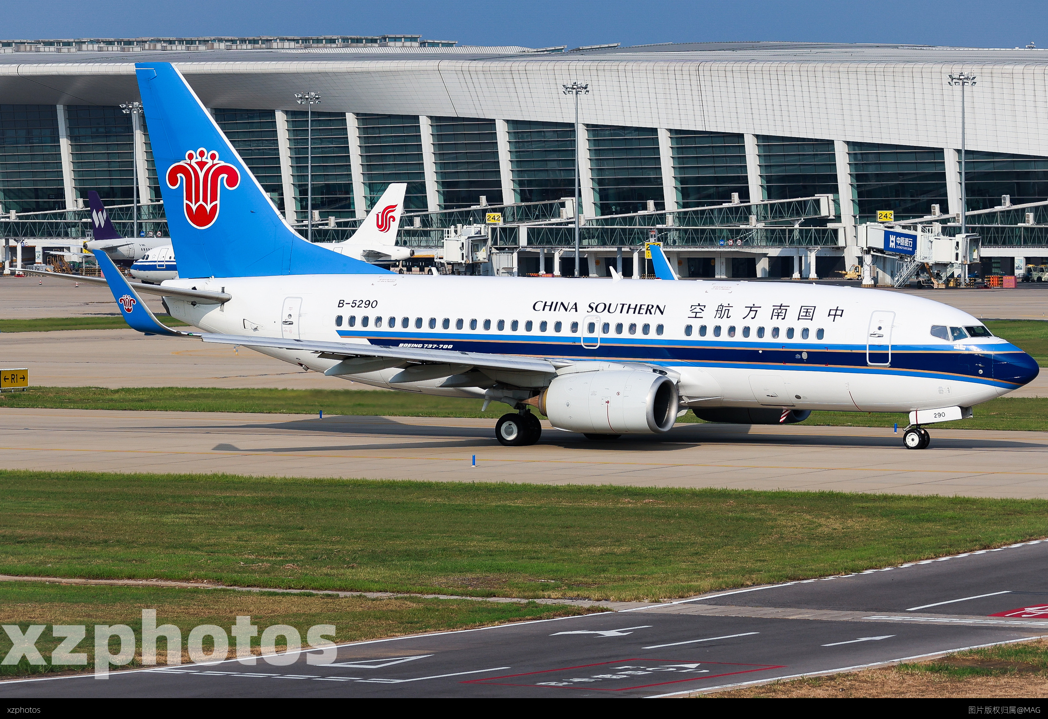 737